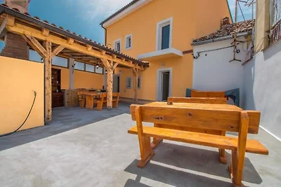 Ferienwohnung Mit Klimaanlage und Terasse