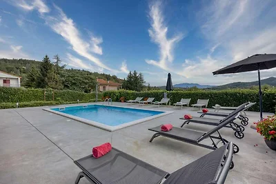 Villa mit Pool und Klimaanlage