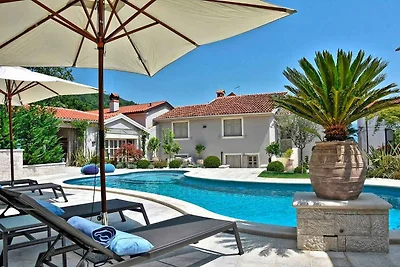 Villa mit Pool, Wellness und Sauna