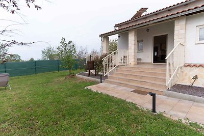 Ferienhaus mit Terrasse und Whirlpool