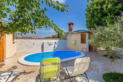 Villa mit Pool und mediterranem Garten