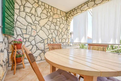 Ferienhaus mit Balkon, Grillmöglichkeit und