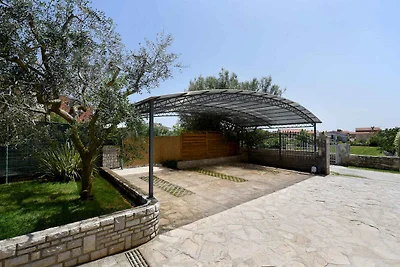 Ferienhaus mit Pool und Klimaanlage