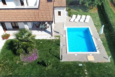 Villa mit Pool und Klimaanlage
