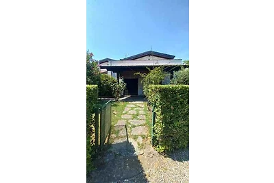Ferienwohnung mit Pool und Garten