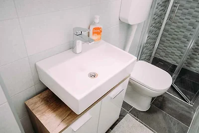 Ferienwohnung Sara mit Meerblick und Pool