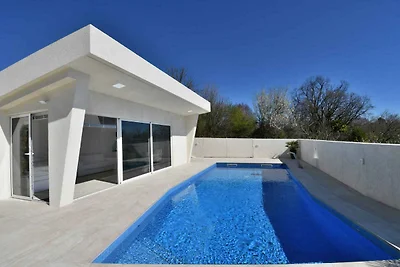 Luxuriöse Unterkunft mit Pool in Matulji
