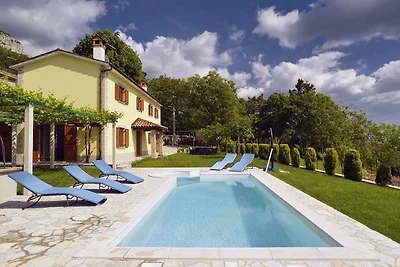 Villa mit Pool und Panoramablick