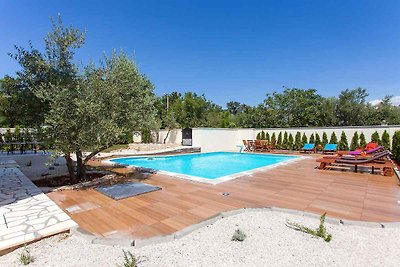 Ferienwohnung mit Pool und Gartengrill