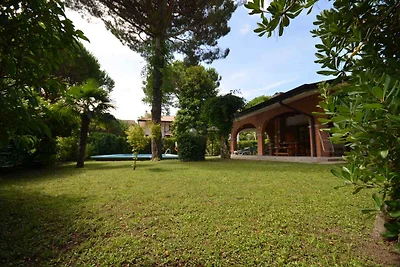 Villa mit Garten und Pool