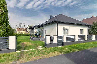 Ferienhaus mit Pool, Klimaanlage und WiFi