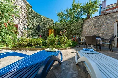 Ferienhaus mit Garten und Klimaanlage