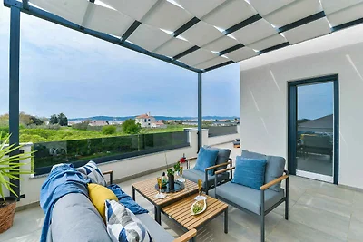 Villa mit Pool und Grill
