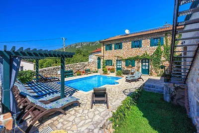 Ferienhaus mit Pool und Klimaanlage