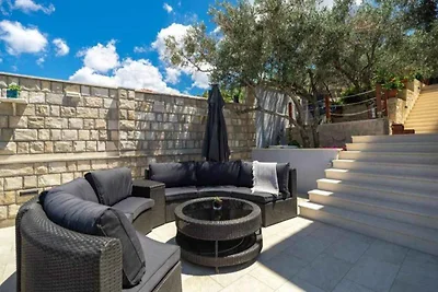 Ferienhaus mit Pool und Meerblick