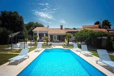 Ferienhaus mit Pool und Grill, am Meer