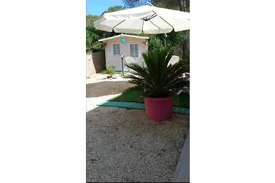 Ferienhaus mit Garten und Pool