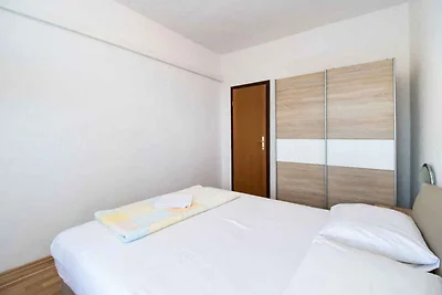 Ferienwohnung mit Pool und Meerblick