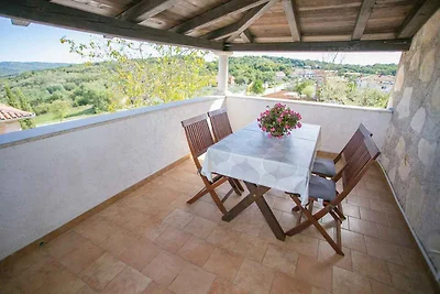Villa mit Pool und Garten