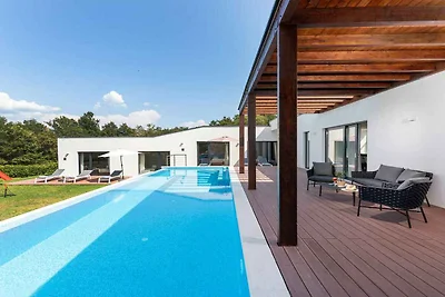 Villa mit beheiztem Pool
