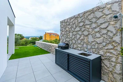 Villa mit Pool und Sommerküche