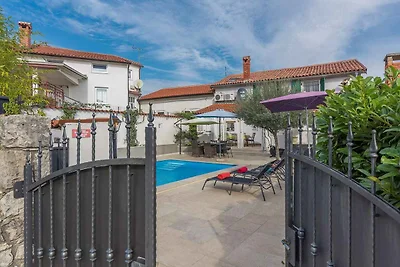 Ferienhaus mit Aussenpool