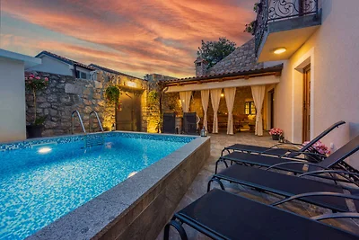 Ferienhaus mit Pool, Sauna und Grill