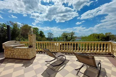 Ferienwohnung mit Terrasse und Meerblick