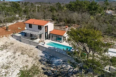 Villa mit beheiztem Pool und Jacuzzi