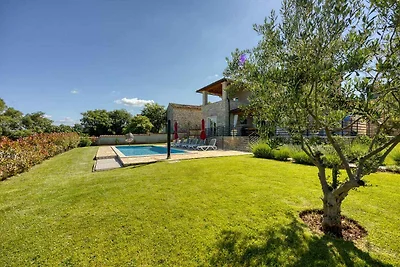 Villa mit Pool und Klimaanlage