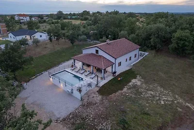 Ferienhaus Mit grossem Garten Pool