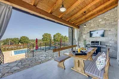 Villa mit Pool und Klimaanlage