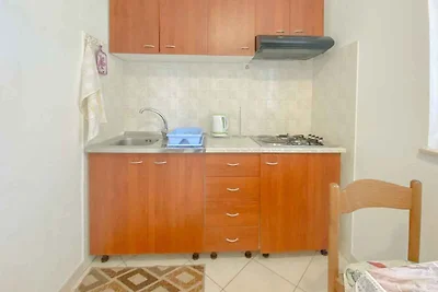 Ferienwohnung mit Terrasse mit Tisch und Stüh