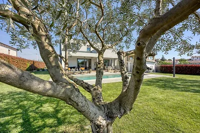 Villa mit Pool und Klimaanlage