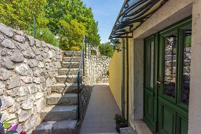 Villa mit Swimmingpool und Sonnenterrasse mit
