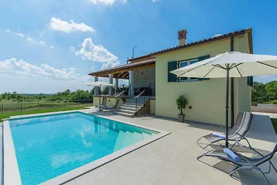 Villa mit Pool und Klimaanlage