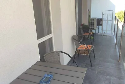 Ferienwohnung mit moderner Einrichtung direkt