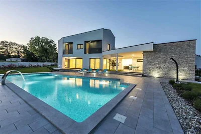 Villa Eine Luxusvilla mit einem kristallklare