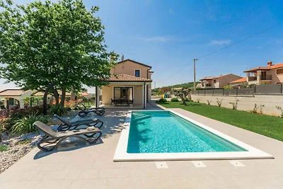 Ferienhaus mit Pool und schöner überdachter