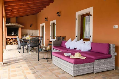 Villa mit Pool und Klimaanlage