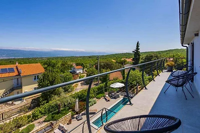 Villa mit Pool in ruhiger Lage