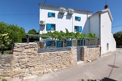 Ferienhaus mit Terrasse und Whirlpool