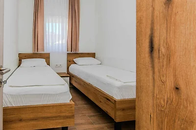 Gemütliche Ferienwohnung Mucaj mit Terrasse a