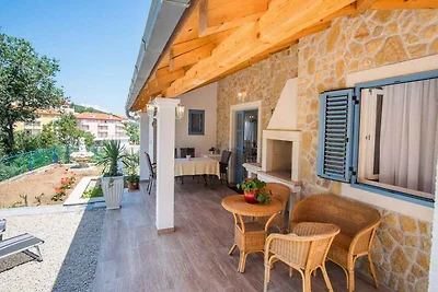 Ferienhaus mit Pool für 6 Personen