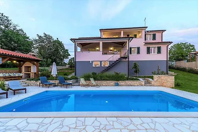Villa mit Pool und Klimaanlage