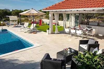 Ferienhaus mit Klimaanlage und Pool