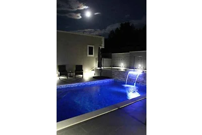 Ferienhaus mit Pool und Klimaanlage
