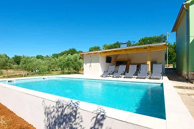 Ferienhaus mit Swimmingpool und überdachter