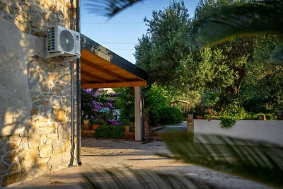 Gemütliches Gartenhaus in Mundanije auf der I