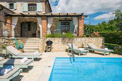 Villa mit Aussenpool